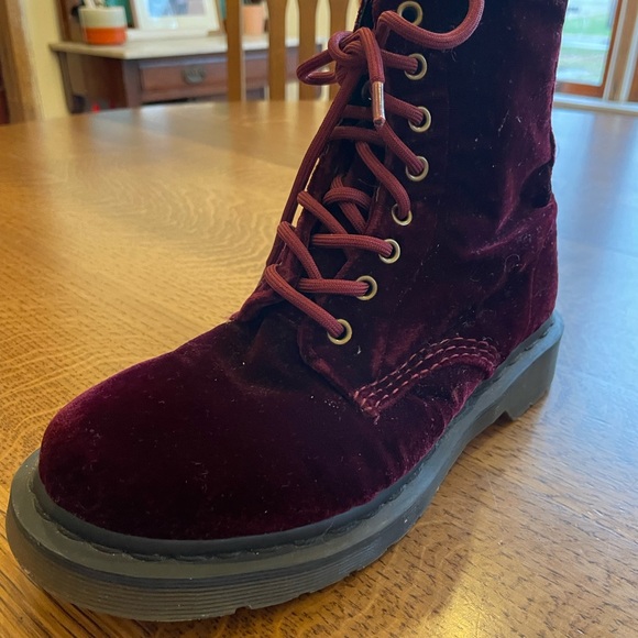 Red velvet Dr. Martens - Picture 6 of 10
